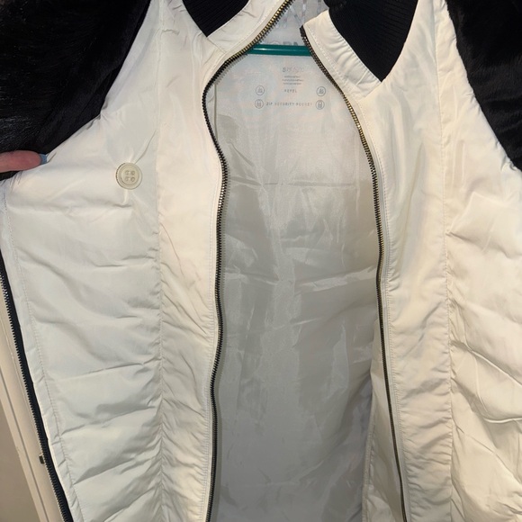 Elegant Women's Black and White Coat with Faux Fur Trim Calvin Klein - Picture 4 of 5